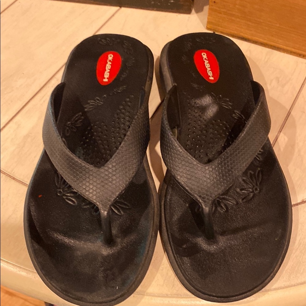 Okabashi Black Flip Flops with Red Logo size 6.5-7.5
551